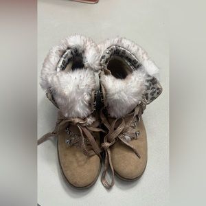 Justice Girls Furry Boots Size 2